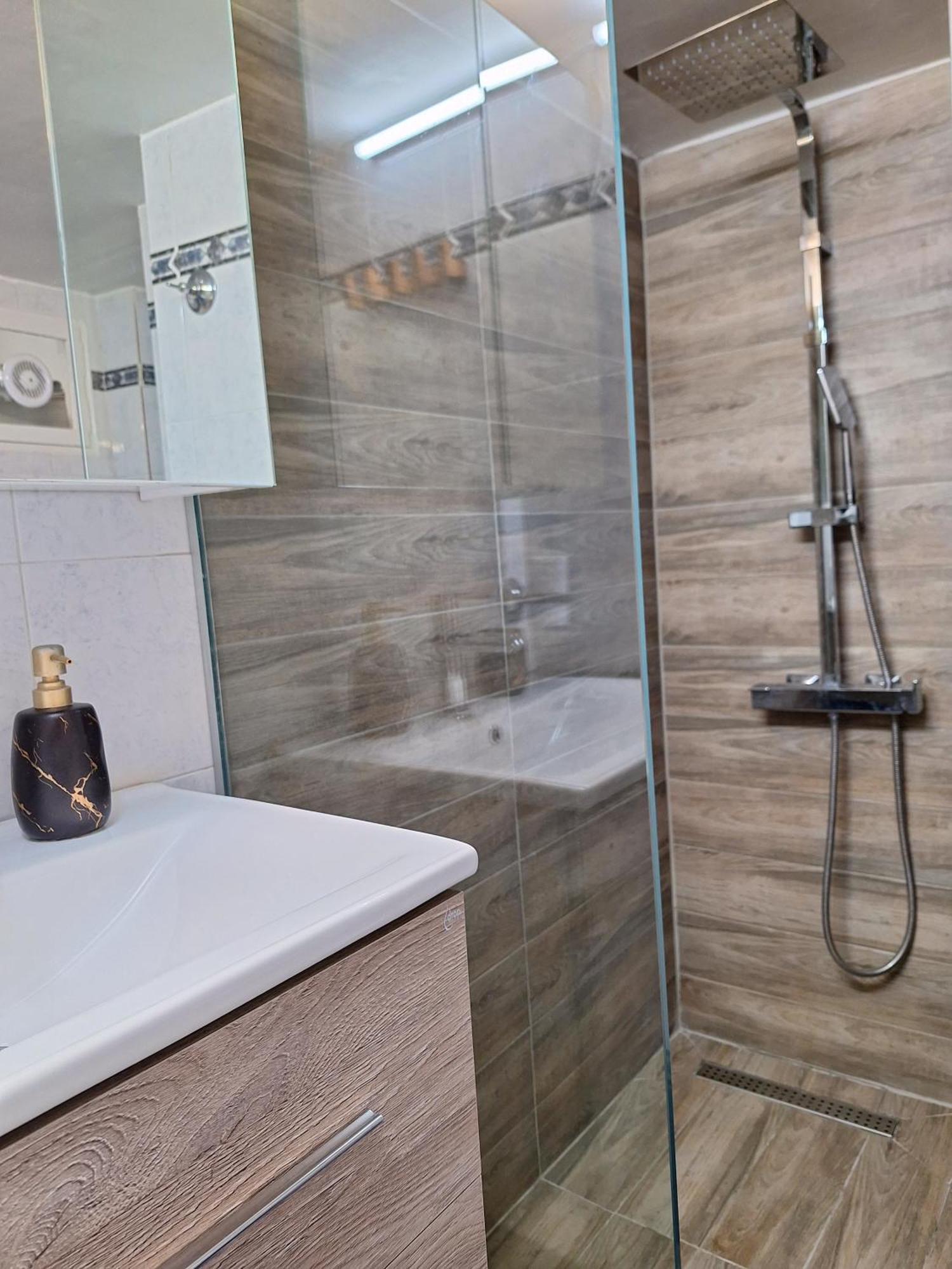 Cozy Apartment In The City Center Tesalonika Bagian luar foto